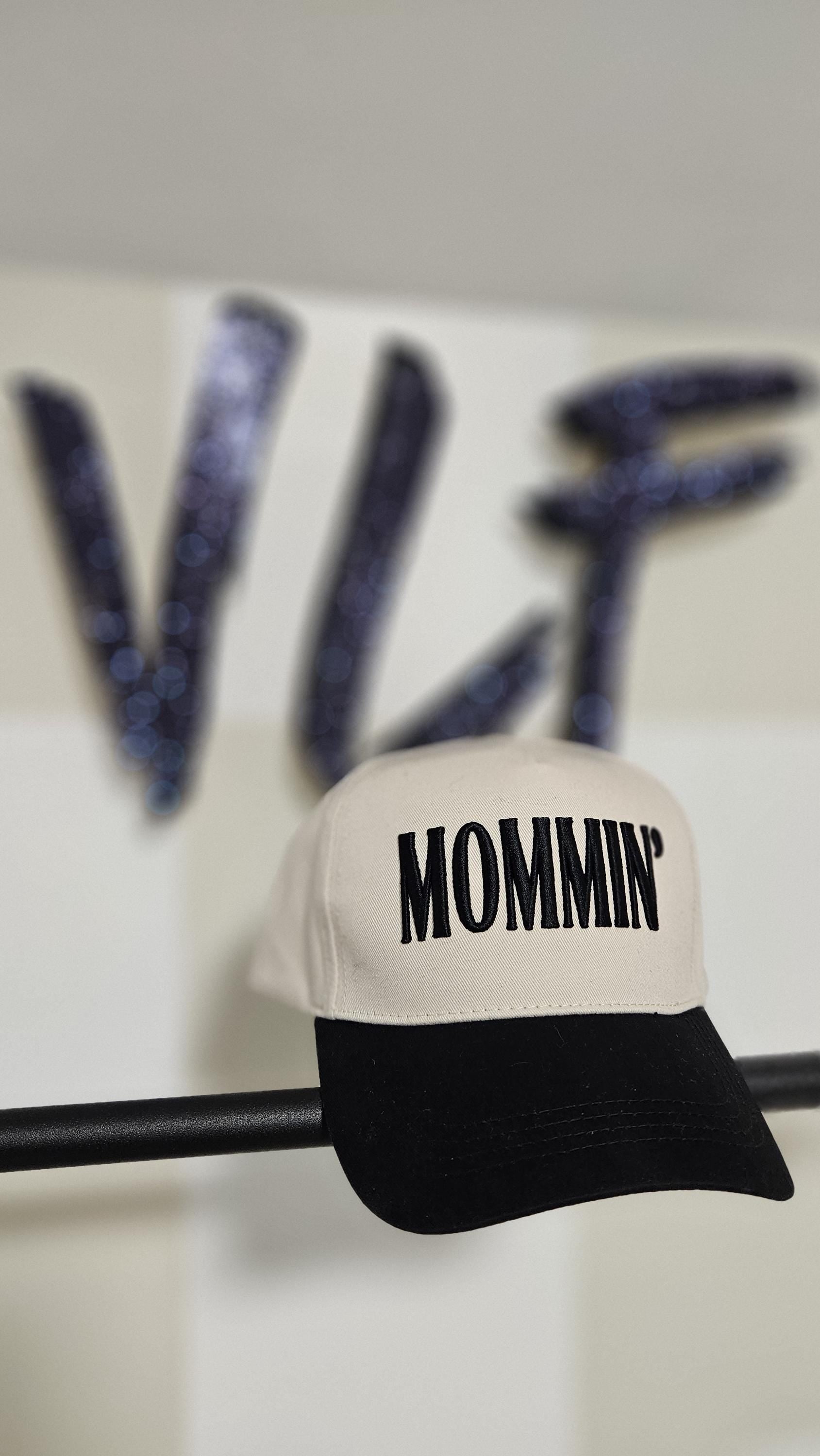 MOMMIN' Embroidered Baseball Hat